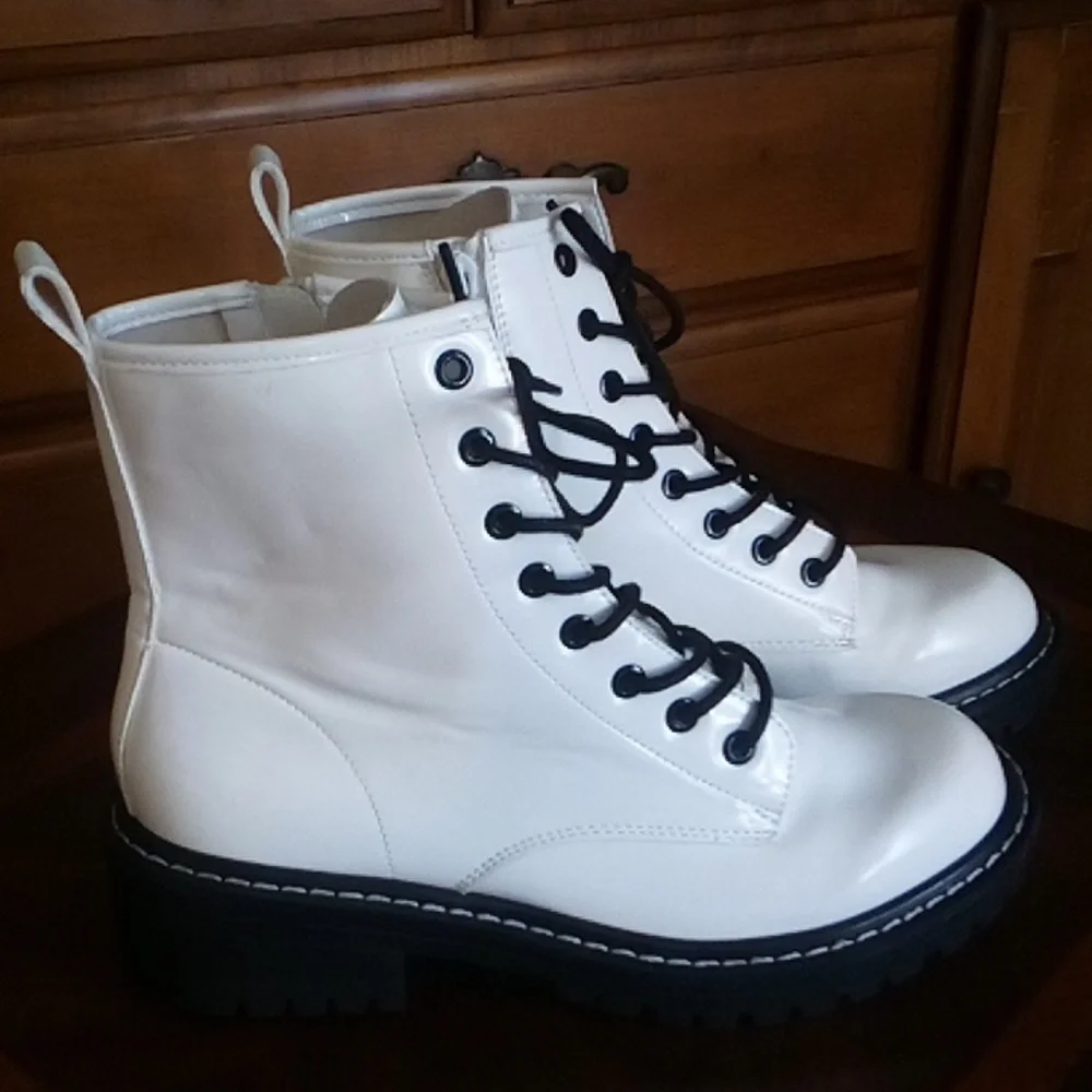 Ichigo Ladies Boots Size 8.5